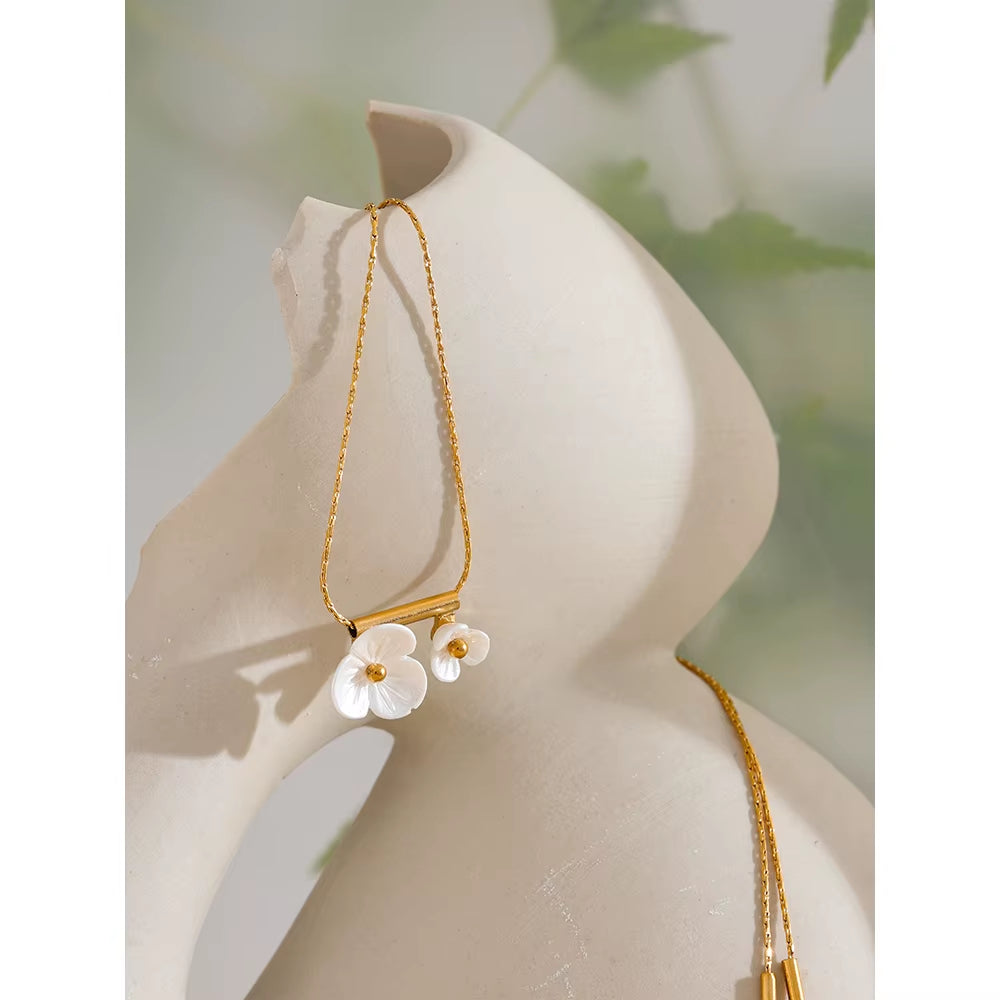 Stainless Steel Sweet Romantic Chic Resin Flower Pendant Summer Necklace 18K Gold Color PVD Collar Jewelry for Women Gift
