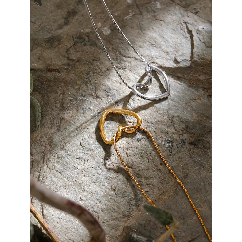 Iria necklace 