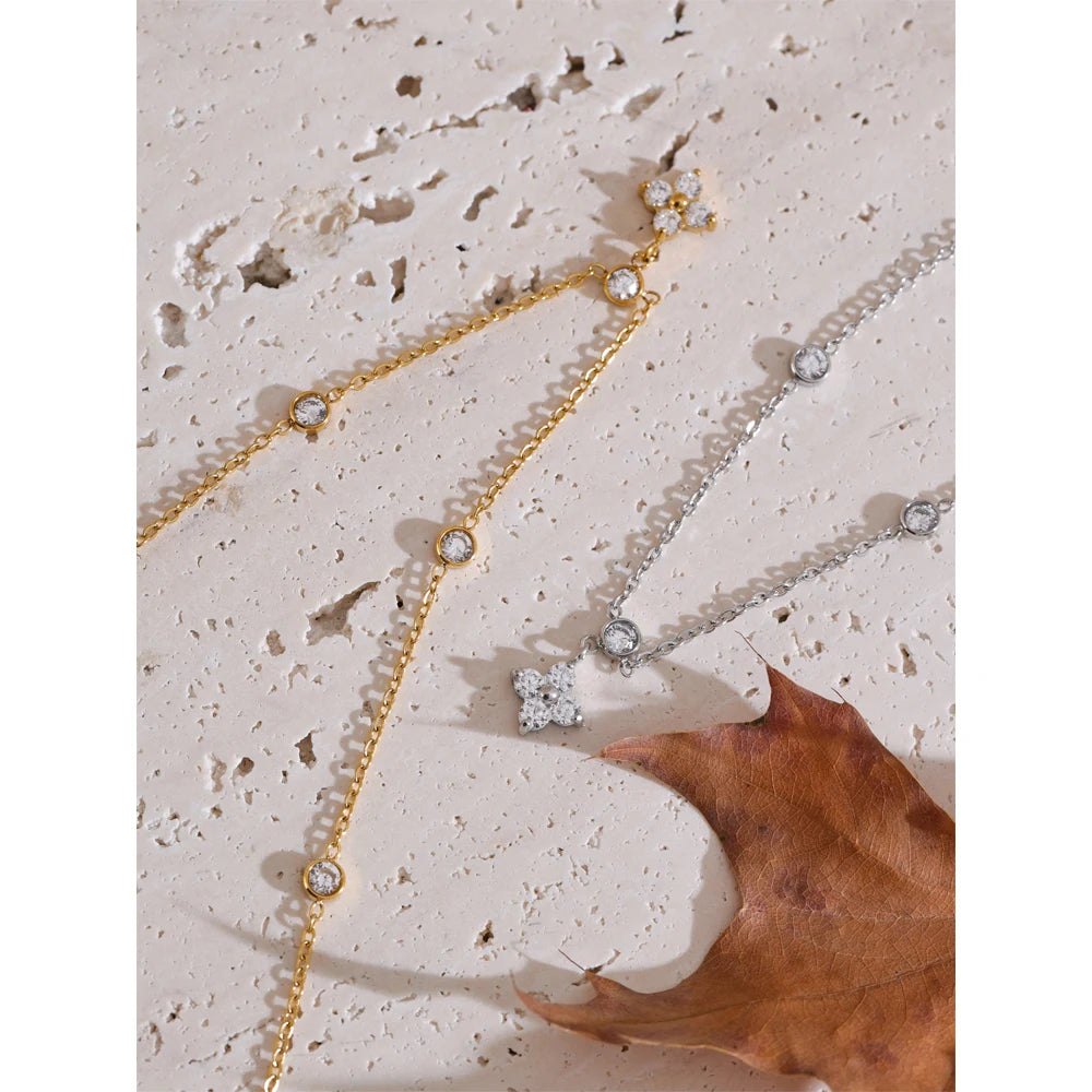 Ami Necklace 