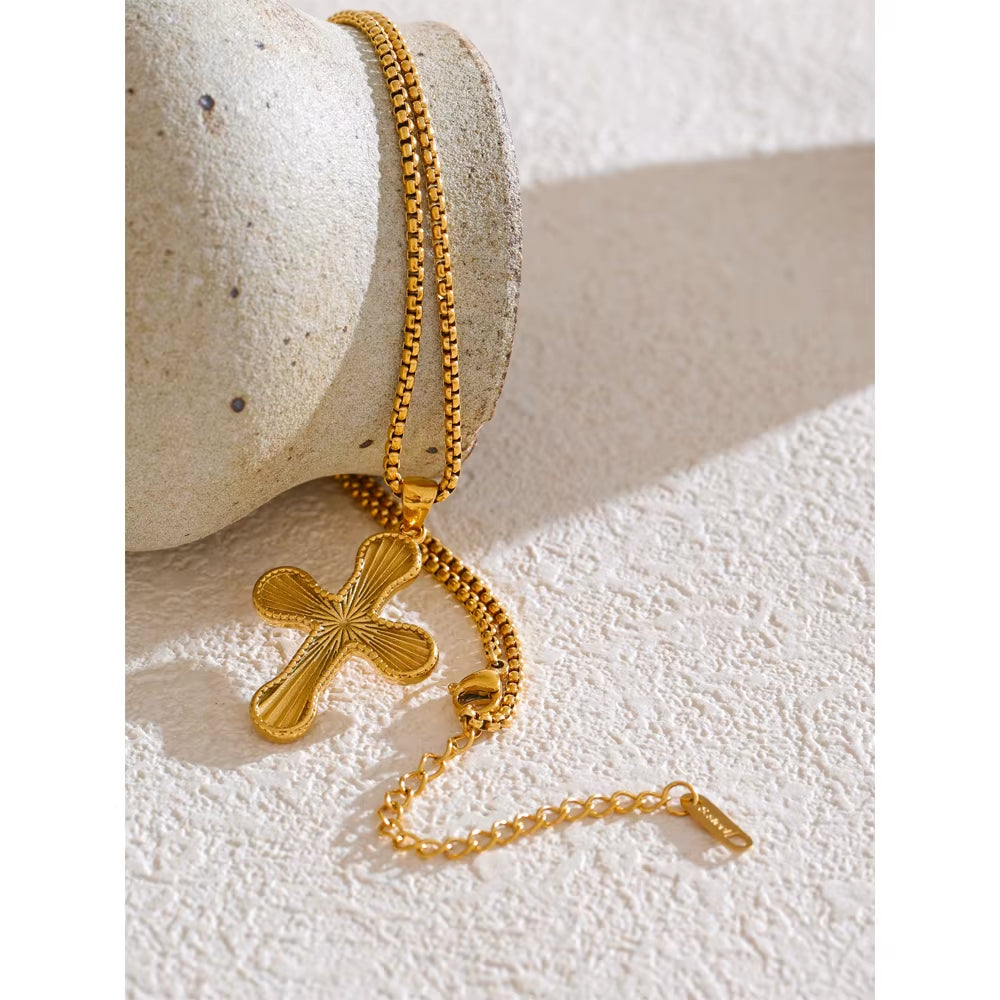 Bela Necklace 